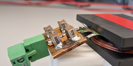 Testaufbau Gleichrichter und Planartransformator