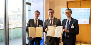 Übergabe der Förderurkunde für das Projekt UniCharge