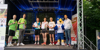 Bei der Siegerehrung des Campuslaufs 2025 wurde Kevin Pilgrim für seinen 1. Platz über 2.5km ausgezeichnet.